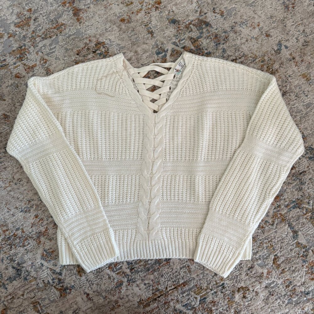 Full Circle Trends MEDIUM Cream Cropped Long Sleeve  Lace-up Pullover Sweater